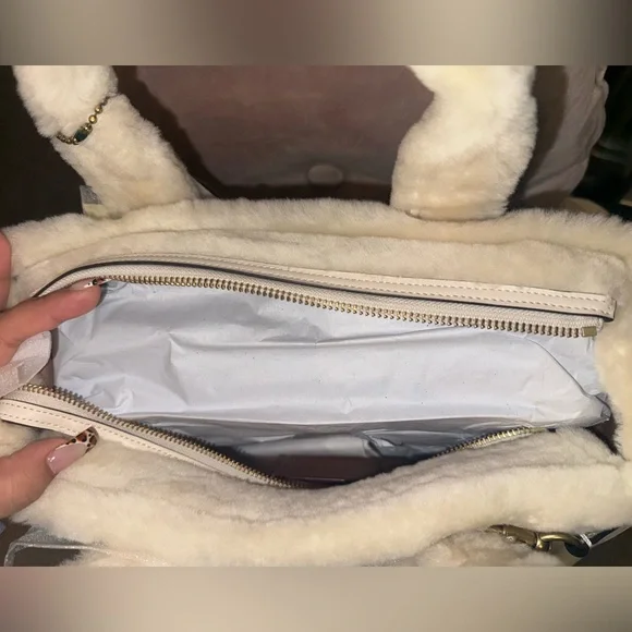 COACH Cargo Tote Bag 20 Shearling CZ101 Fur/ Leather Chalk /352439 - Picture 6 of 6